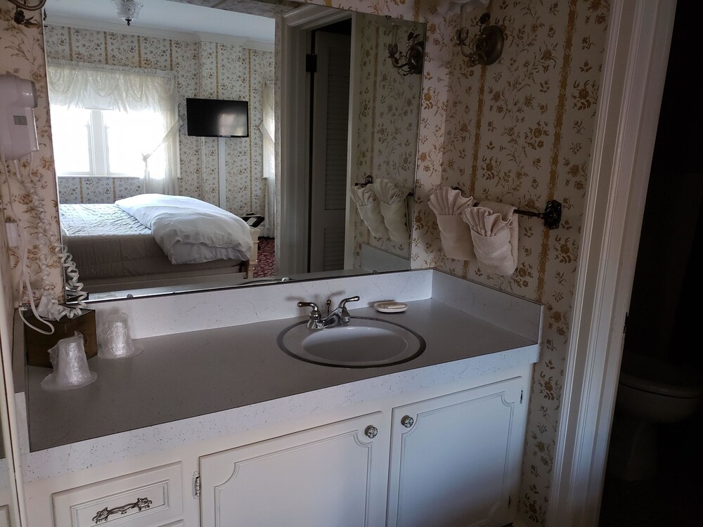 Lowell Inn - photo 17