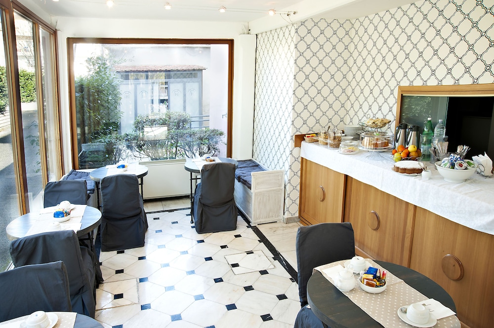 Arco di Travertino - last minute hotel in Rome