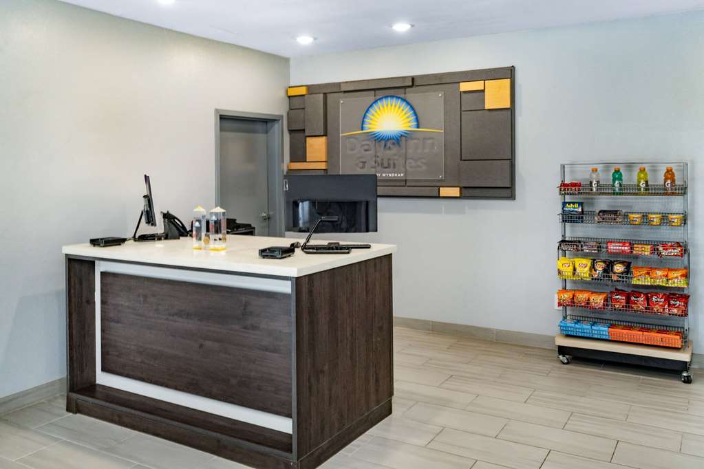 Days Inn & Suites by Wyndham Horn Lake Memphis Graceland - photo 4