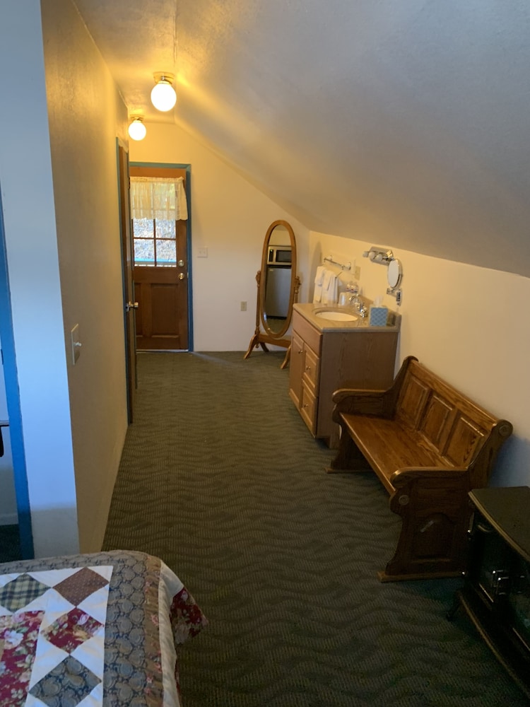 Sugarloaf Mountain Motel - photo 18