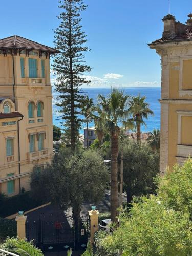 Scorcio sul mare di Ospedaletti — 4-Star Luxury Hotel in Ospedaletti, Italy