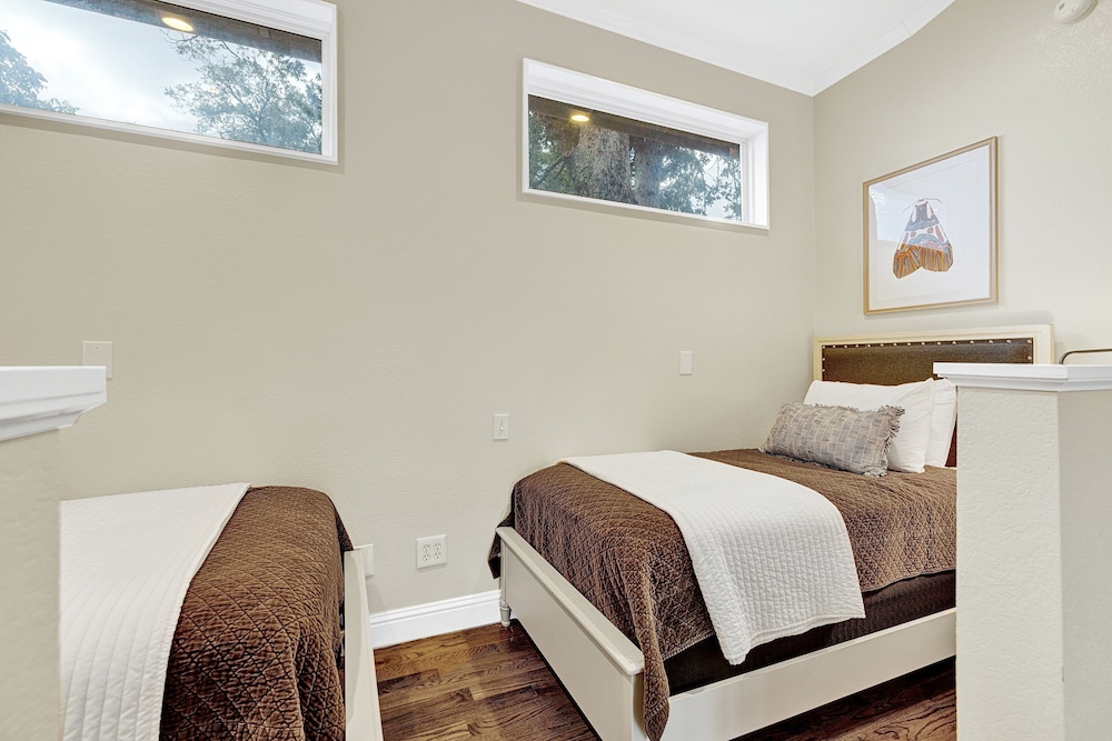 Heart of Fredericksburg With Pool Hot tub&grill - photo 8