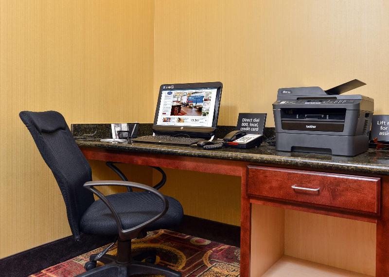 Hampton Inn Ottumwa - photo 9