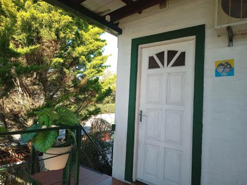 Apartamento 1 Para 3 Personas Con Balcón Terraza mobiliario exterior — 4-Star Luxury Hotel in Colonia Del Sacramento, Uruguay