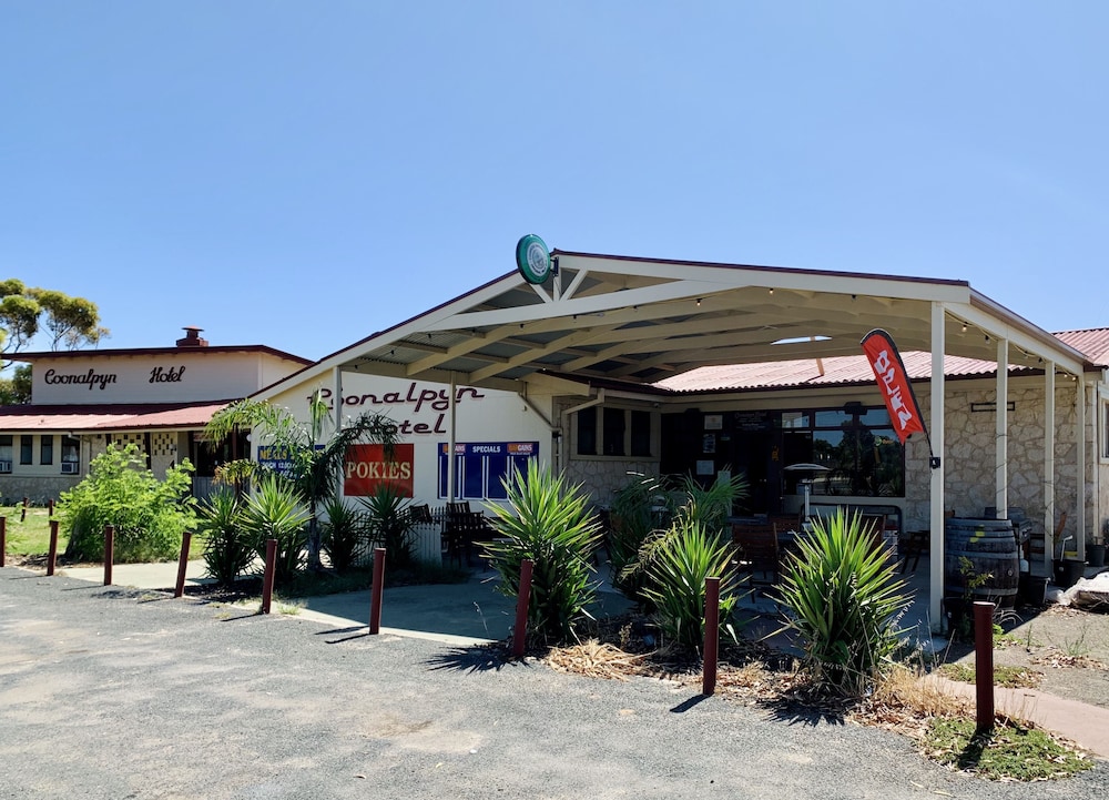 Coonalpyn Hotel — hotel in Meningie