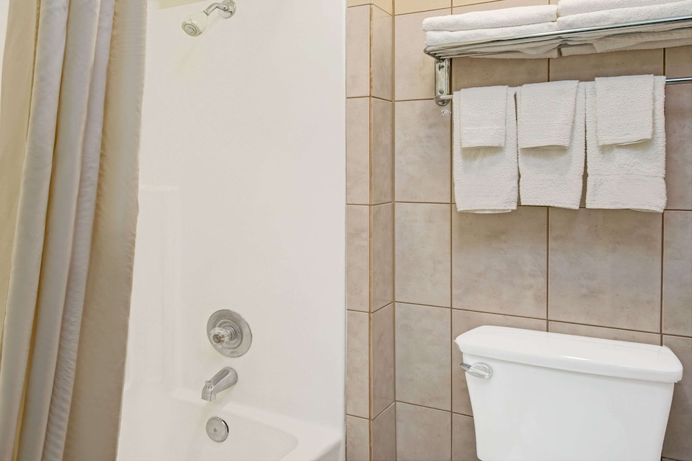 Travelodge by Wyndham Sacramento Rancho Cordova - photo 15