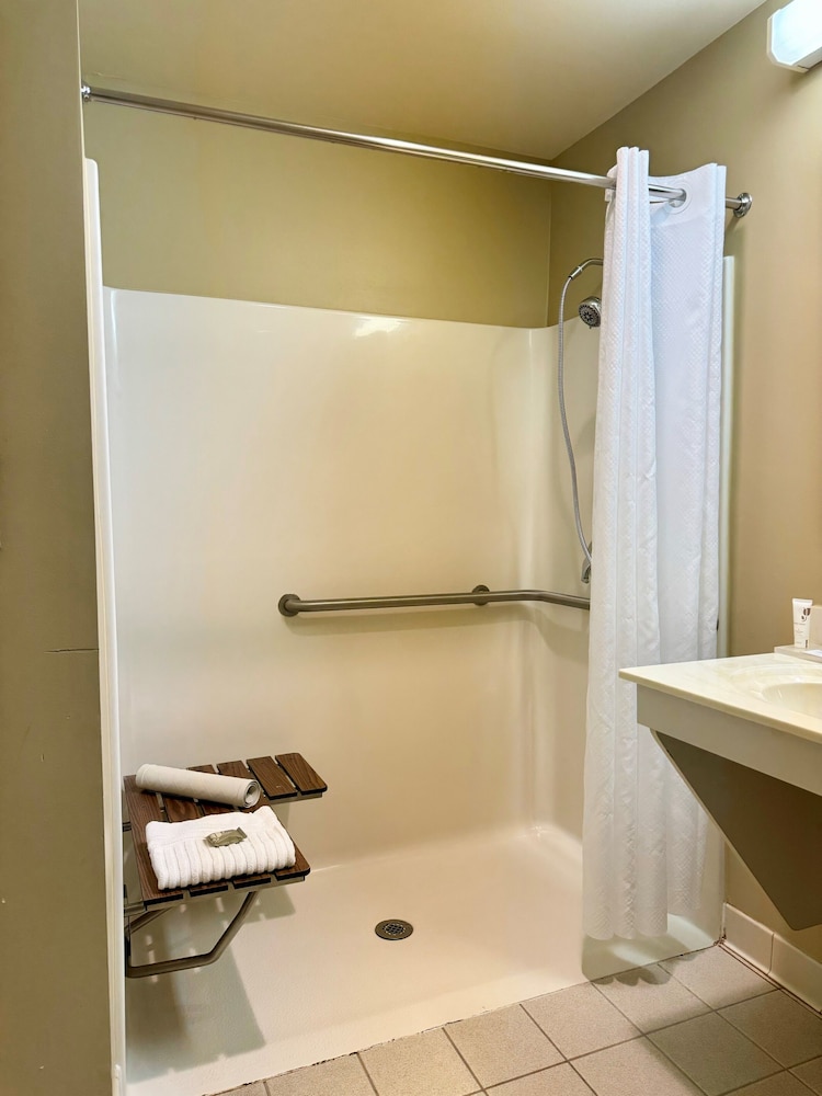 Country Inn & Suites Rochester South Mayo Clinic - photo 10