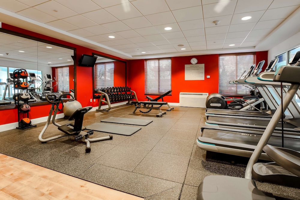Hilton Garden Inn Melville - photo 24