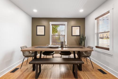 The Sweet Retreat Accessible Historic Home — 4-Star Luxury Hotel in La Grange, United States