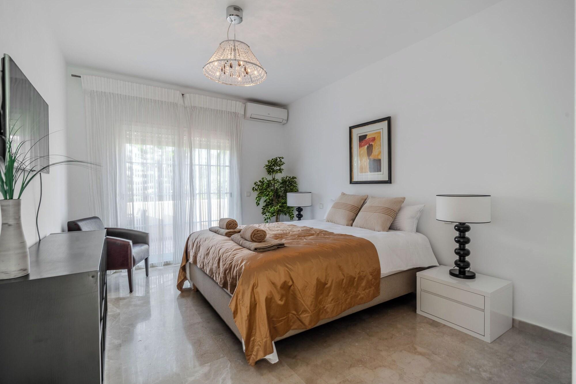 Cozy Villa In Marbella Estepona — 4-Star Luxury Hotel in Estepona, Spain