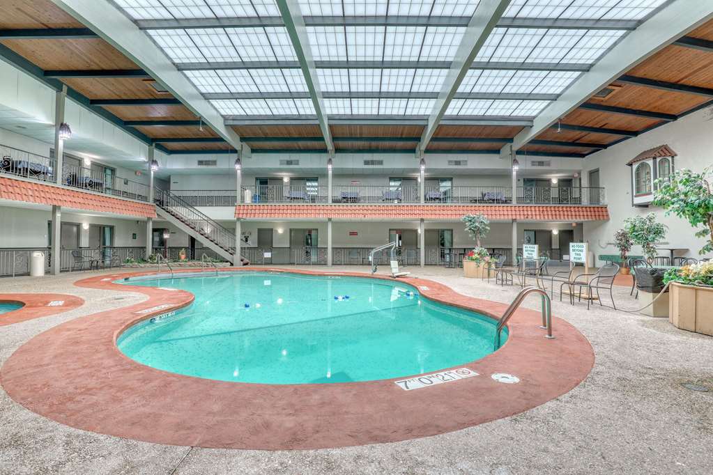 Quality Inn & Suites Green Bay Downtown - photo 52