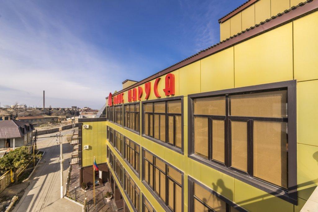 Alye parusa - carbon neutral hotel in Derbent