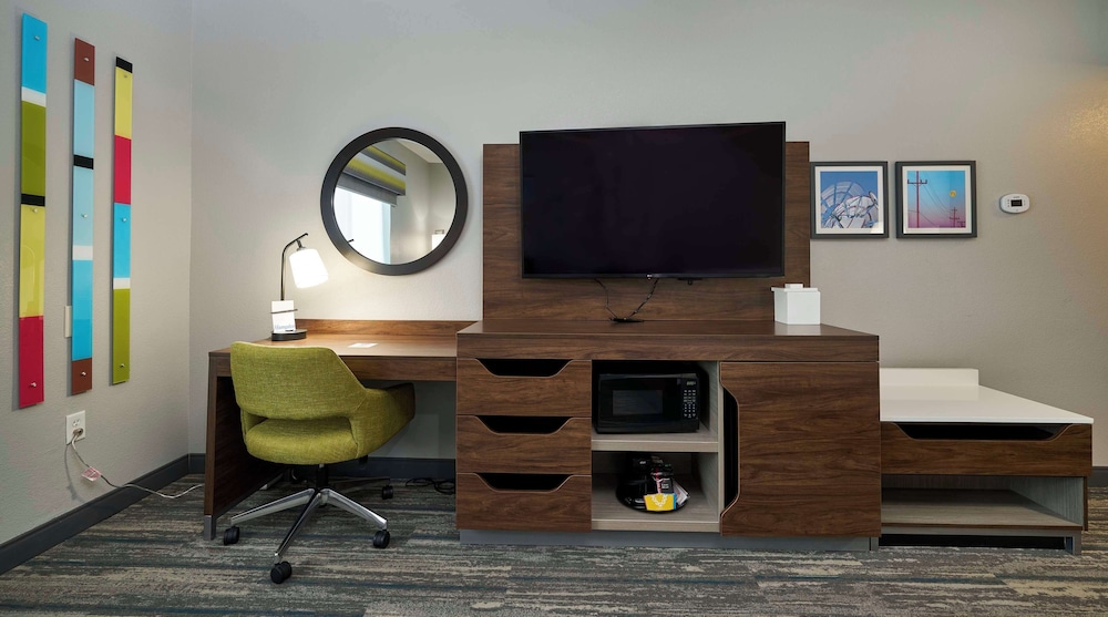 Hampton Inn & Suites Salinas - photo 11