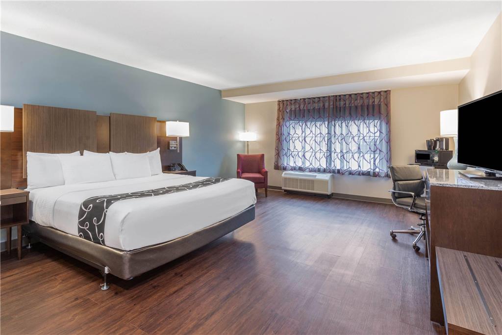 La Quinta Inn & Suites by Wyndham Aberdeen APG - photo 19
