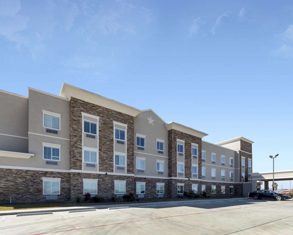 Garner Hotel Victoria East by IHG - featured photo