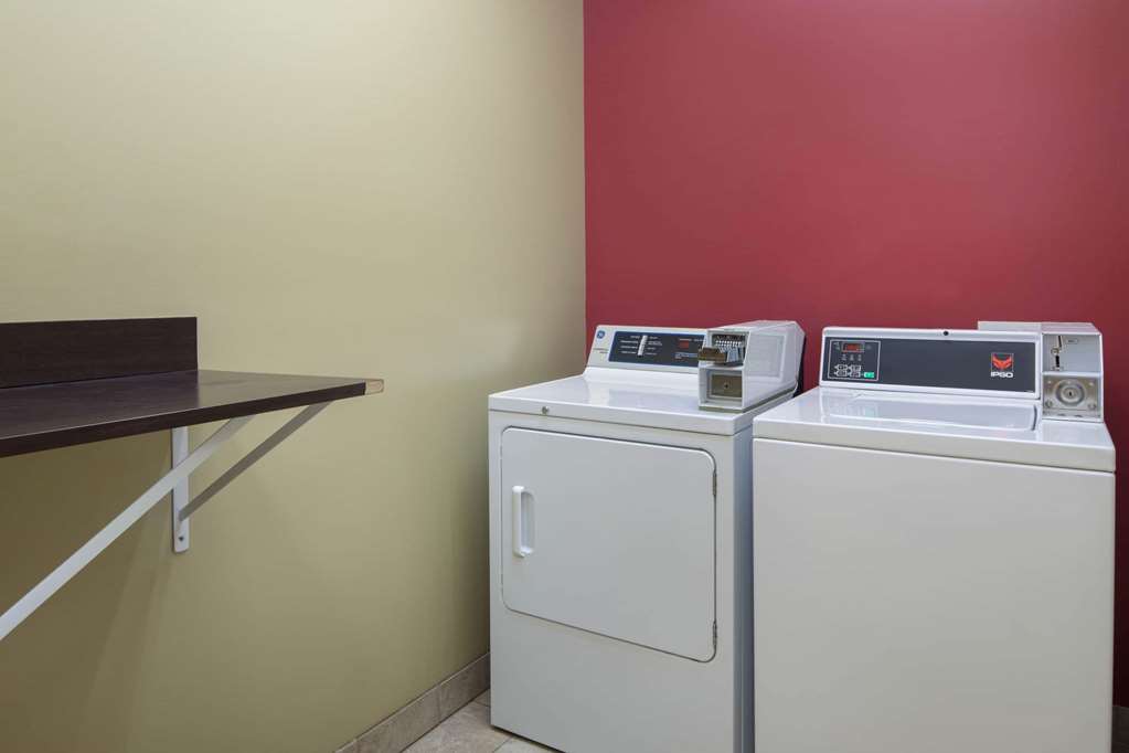 La Quinta Inn & Suites by Wyndham Atlanta Union City - photo 57