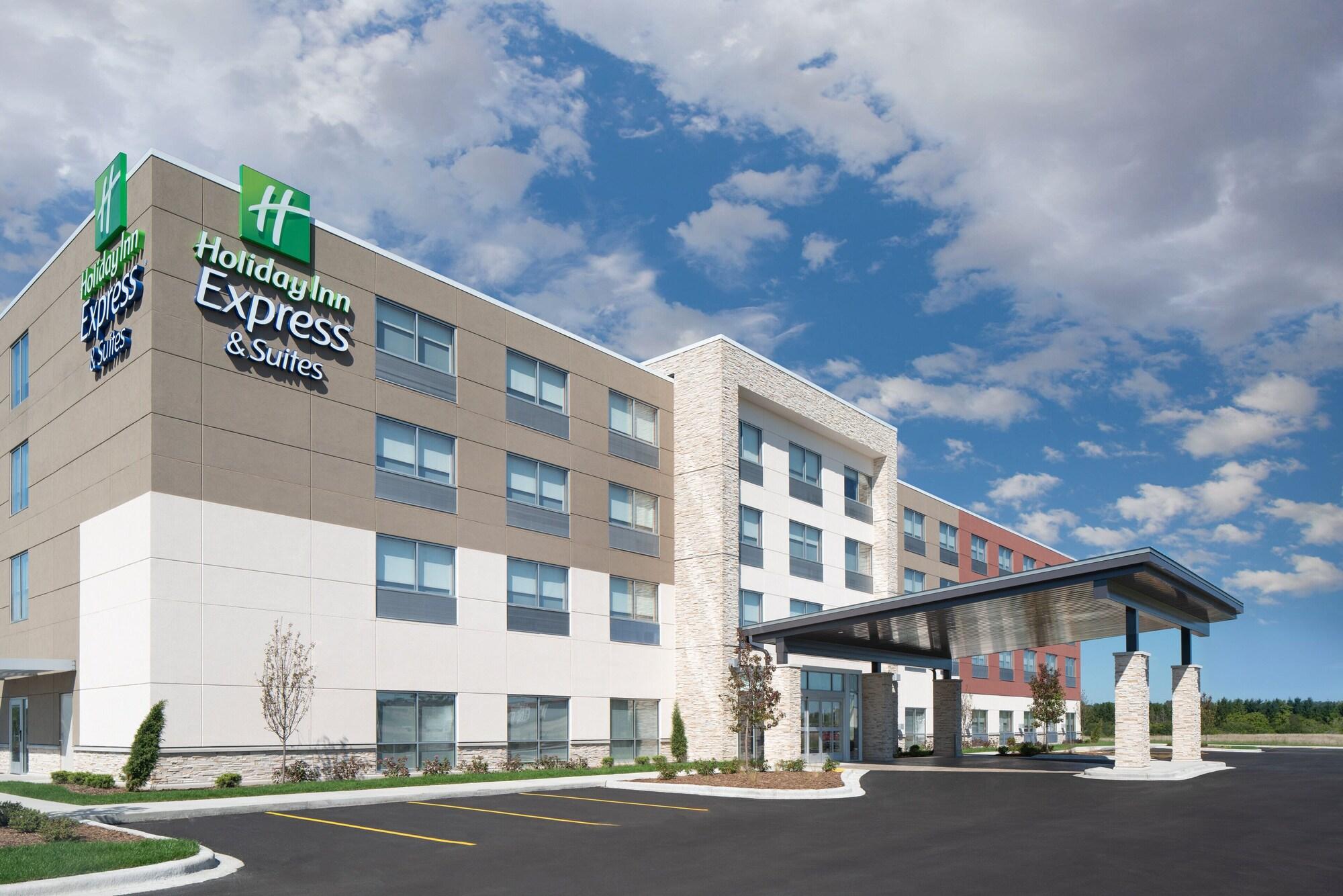 Holiday Inn Express & Suites Elkhorn Lake Geneva Area by IHG - featured photo