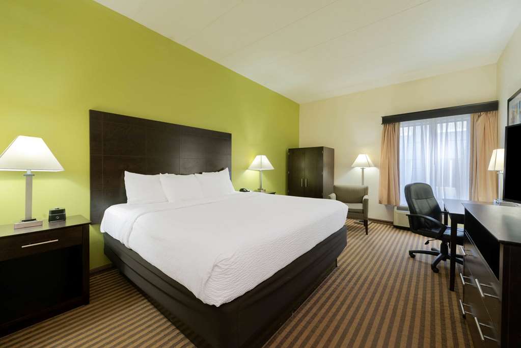 La Quinta Inn & Suites by Wyndham Columbus Grove City - photo 33