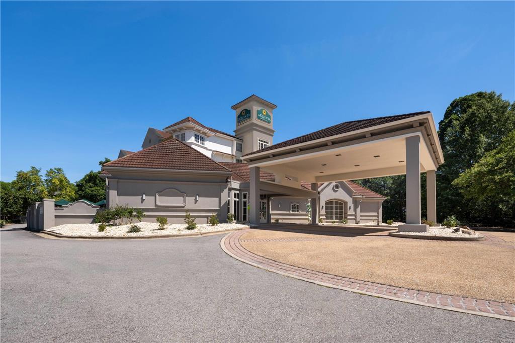 La Quinta Inn & Suites by Wyndham Raleigh Cary - photo 4