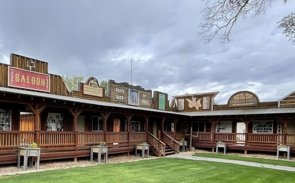 Moore's Old Pine Inn - photo 63