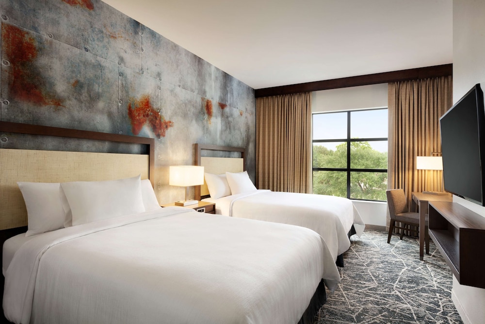 Embassy Suites by Hilton San Antonio Brooks Hotel & Spa - photo 10