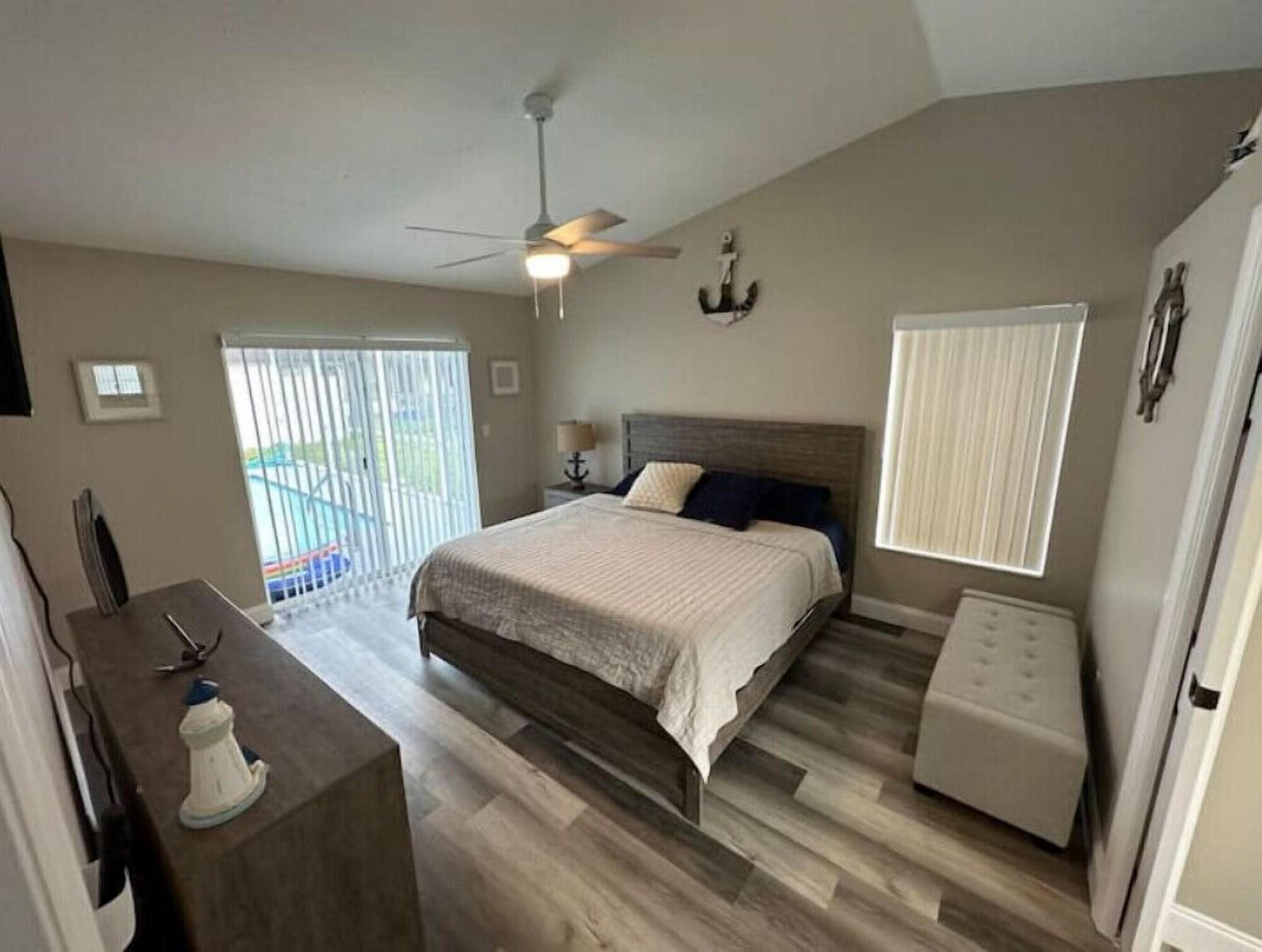 Manatee Oasis Weeki Wachee Family Fun Pool Home — 4-Star Luxury Hotel in Spring Hill, United States