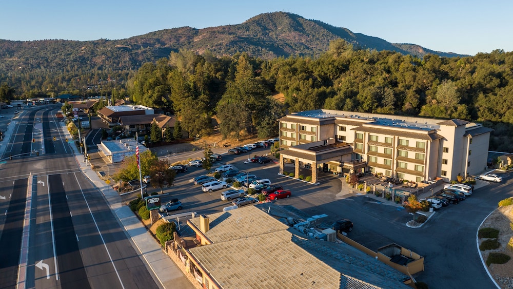 Yosemite Southgate Hotel & Suites - photo 51