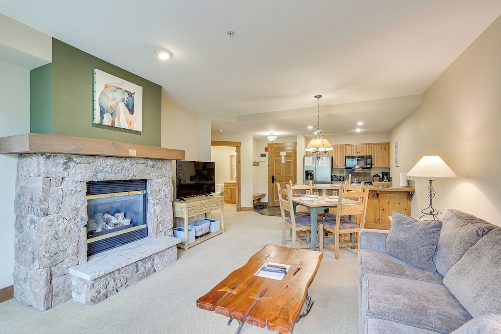 Spacious Upstairs Townhome with Private Garage condo — 4-Star Luxury Hotel in Breckenridge, United States