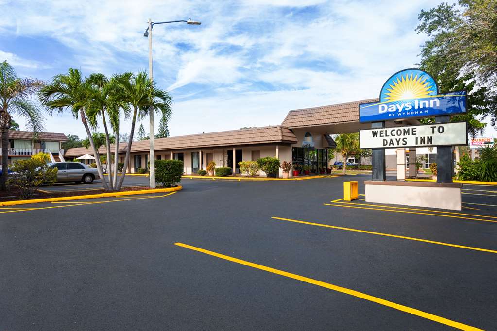 Days Inn by Wyndham St. Petersburg Central - photo 4