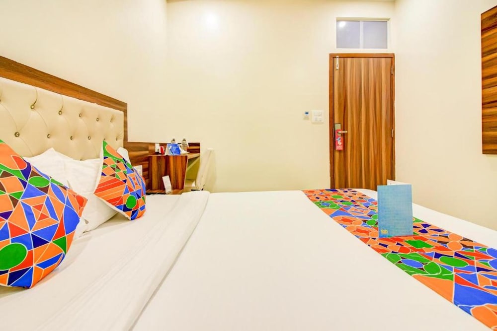 New Axis By Glitz Hotels — Mumbai — photo 4