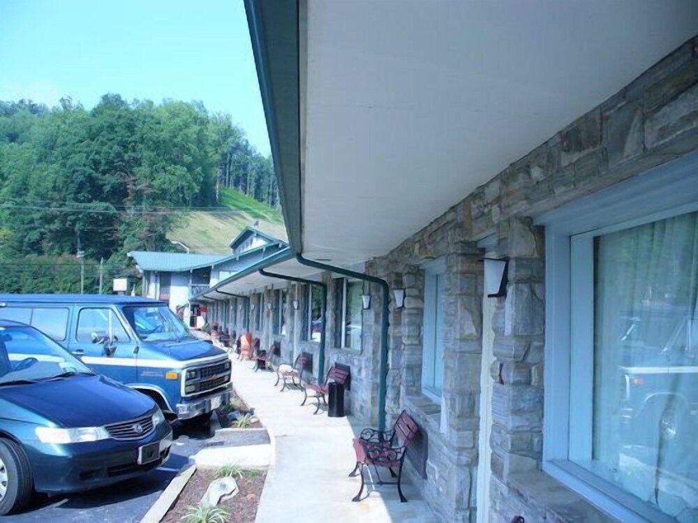 El Camino Motel - photo 10