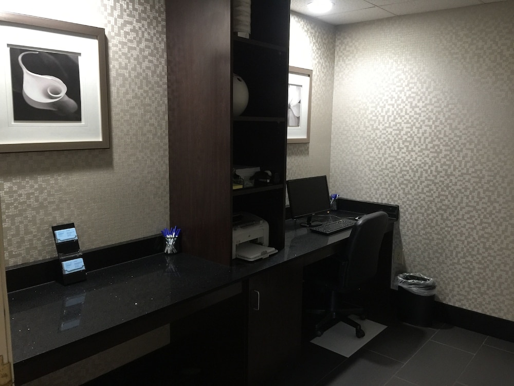 Holiday Inn Express Hotel & Suites Sanford By Ihg - photo 25