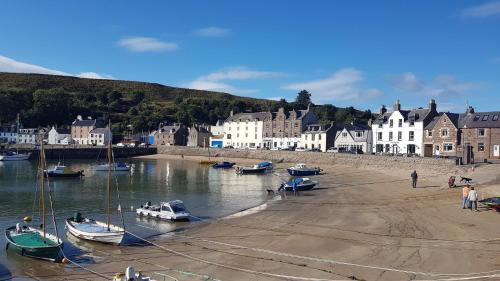 Stonehaven Ground Floor Home with a Spectacular Harbour View. — 4-Star Luxury Hotel in Stonehaven, United Kingdom
