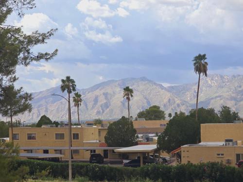Mountain View Condo with Pool — 4-Star Luxury Hotel in Tucson, United States