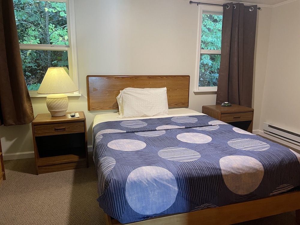 A Holiday Motel - photo 16