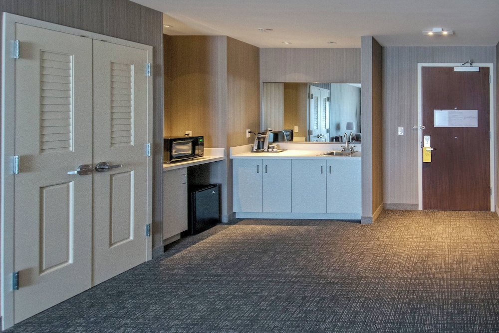 Courtyard Westbury Long Island - photo 38