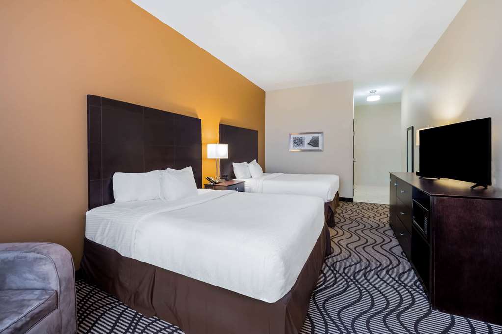 La Quinta Inn & Suites by Wyndham Marshall - photo 22
