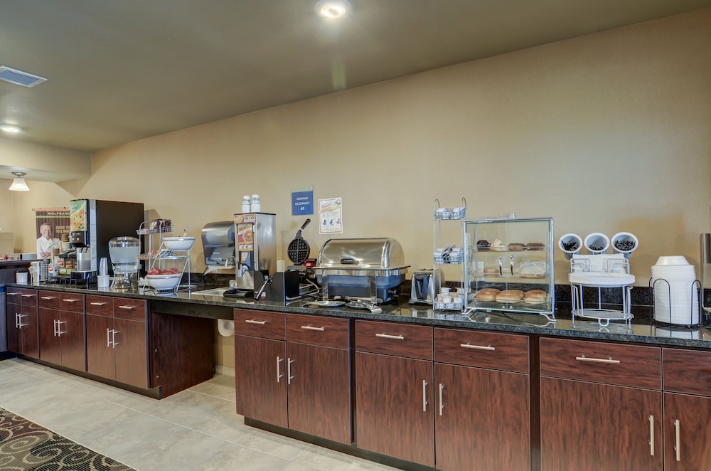 Cobblestone Inn & Suites Kersey - photo 28