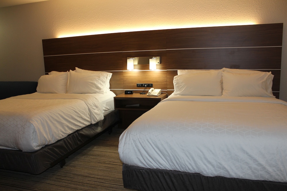 Holiday Inn Express Hotel & Suites Raton by IHG - photo 9