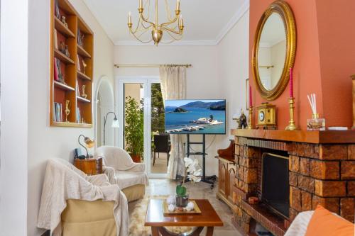 Semiramis Apartment — 4-Star Luxury Hotel in Potamos, Greece