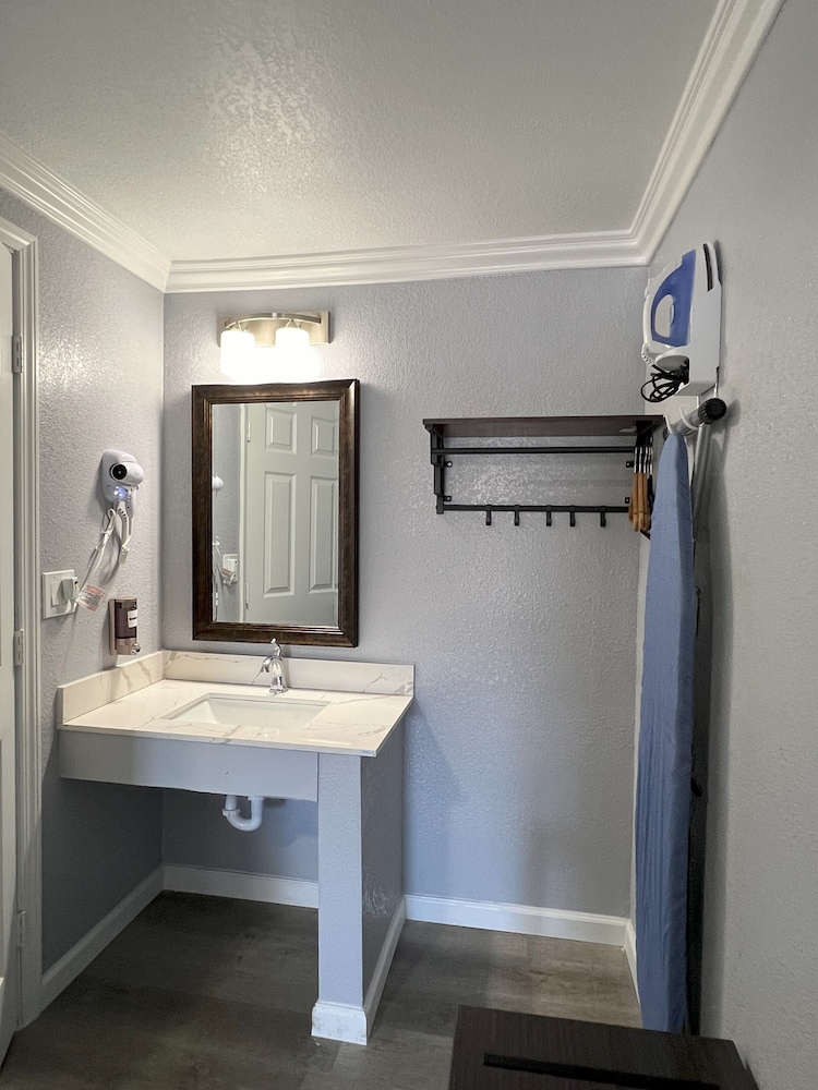 Sea Garden Inn - photo 31