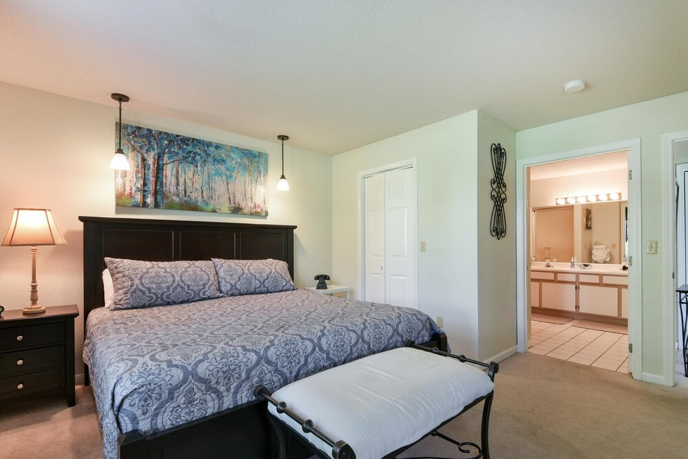 Southern Paradise Resort Amenities Close to Downtown and the Branson Landing - photo 21