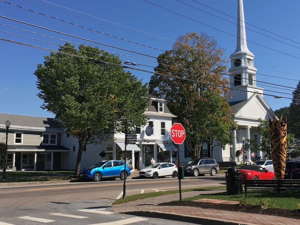 109 Main Street — 4-Star Luxury Hotel in Stowe, United States