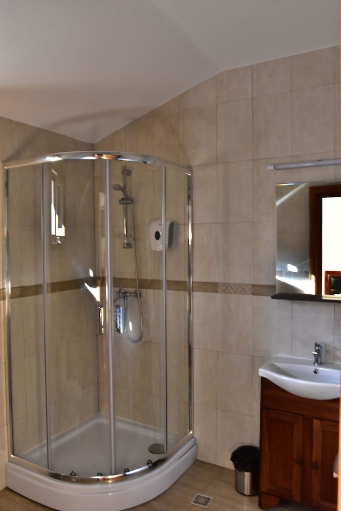 Hotel Ostrov in Calimanesti, Romania