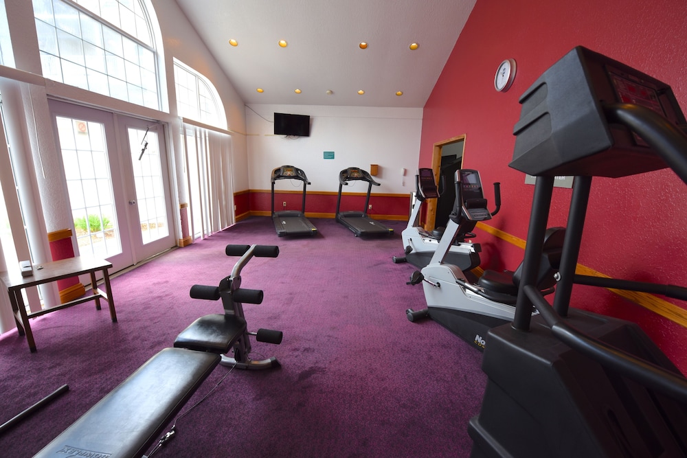 Days Inn by Wyndham Mackinaw City Lakeview - photo 41