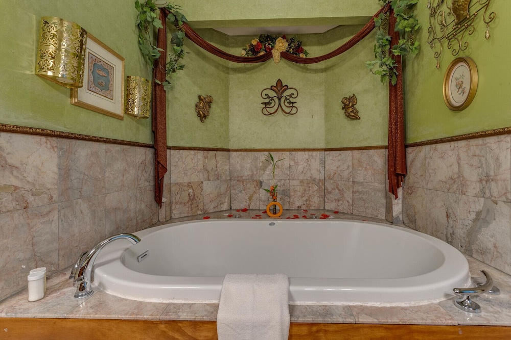 The Whispering Pines Inn Bed & Breakfast - photo 48