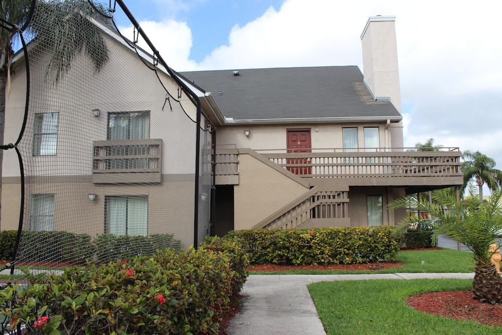Doral Inn & Suites Miami Airport West — hotel in Doral