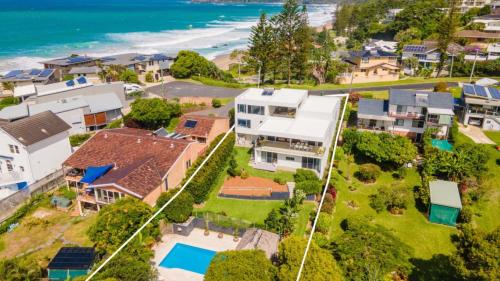 Northern Exposure Pool Path To Beach Sleeps 10 — Sapphire Beach