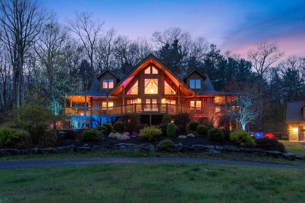 Luxury Private Estate with heated pool near Rhinebeck — 4-Star Luxury Hotel in Milan, United States