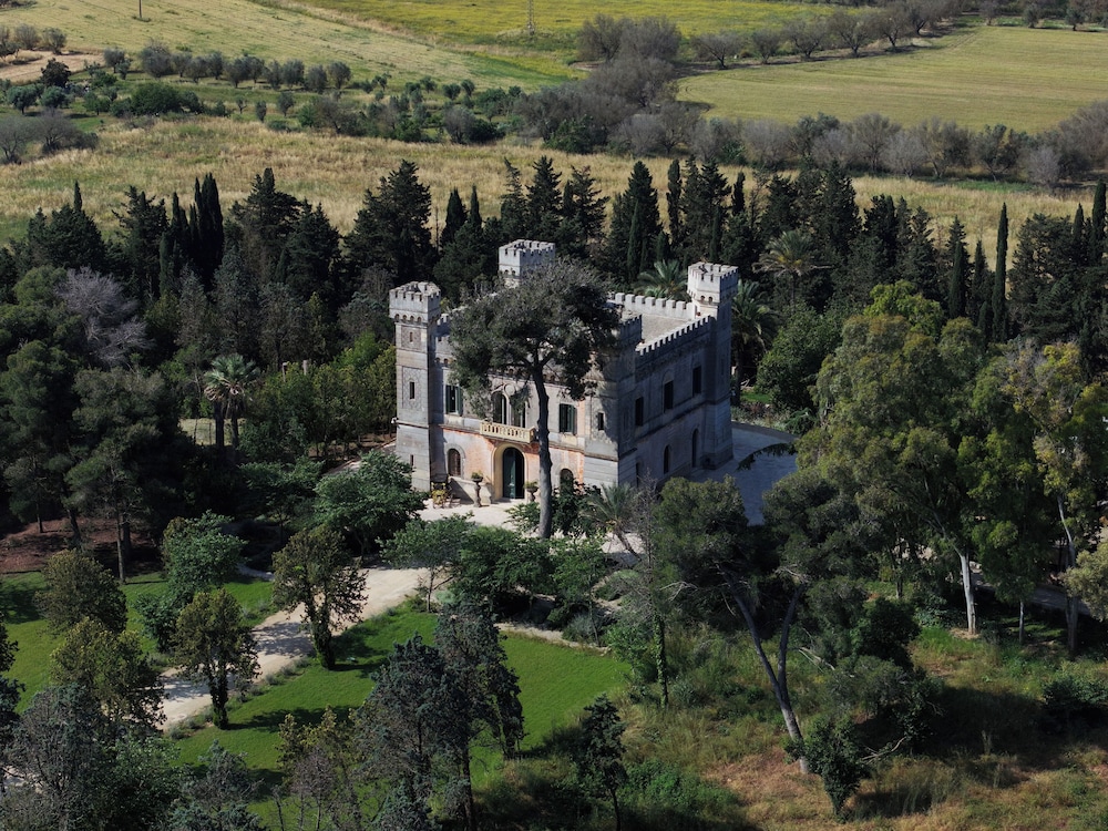 Castle Elvira The Castle & The Cottage — 5-Star Luxury Hotel in Trepuzzi, Italy
